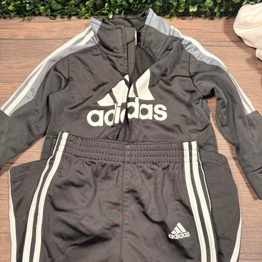 Adidas Men's Black and Grey Waistcoats-vests